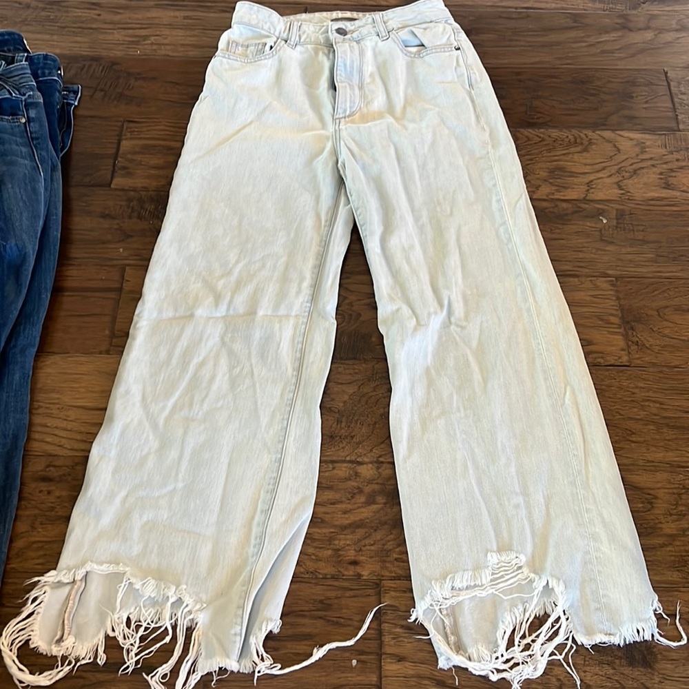 Light wash wide legged jeans